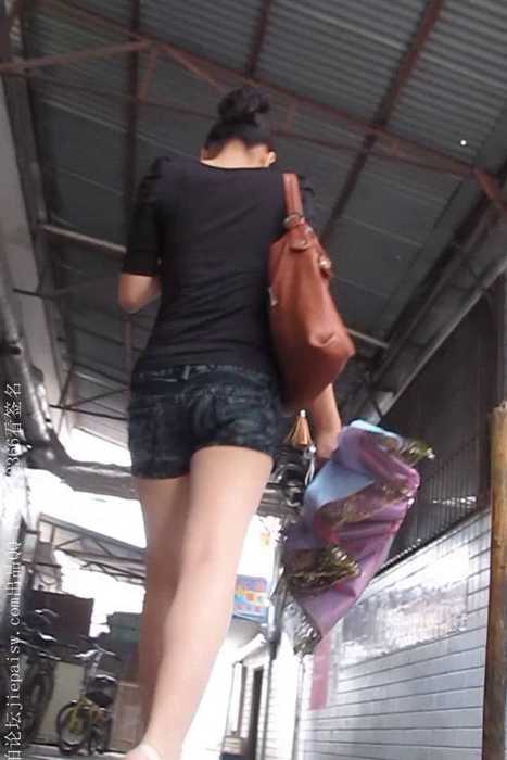 [大忽悠买丝袜街拍视频]ID0211 2012 8.20【强袭】招模特为名检验修长腿包臀白裙清纯捏PG1
