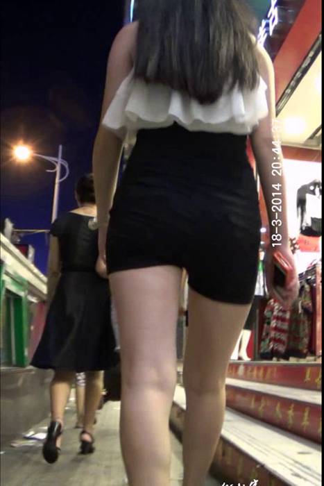 [街拍客视频]jx0028 黑色高腰短裤丰满翘臀MM